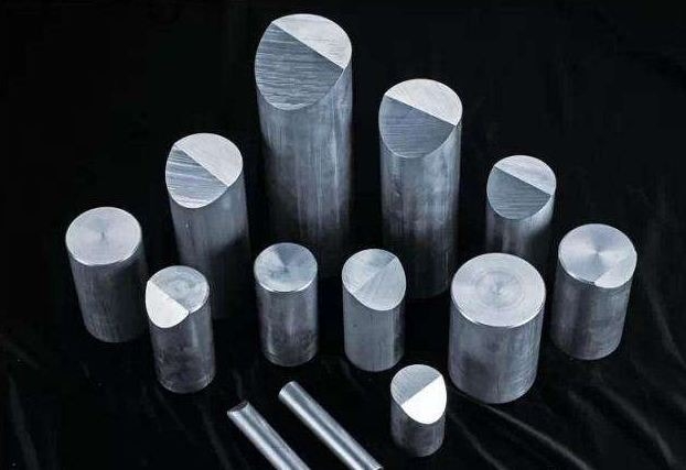 Aluminum Categories 7075 Aluminum Round Bar with 130 W/mK Thermal Conductivity and Mill Finish Surface