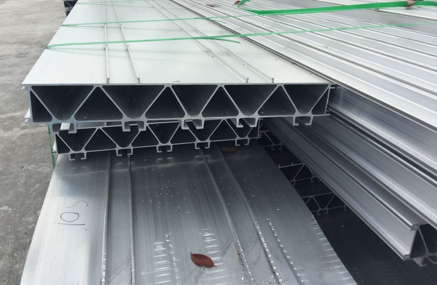 4.2M 6063 T6 Aluminium Extruded Profiles 16.8MM Wall Thickness Used As Subway Train'S Side Wall